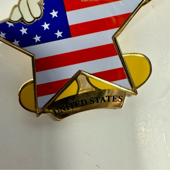 Vintage Disney pin. 100 Years of Dreams United States Flag with Mickey Mouse - Picture 3 of 11